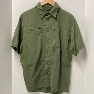 Men’s Mountain Hardware Short Sleeve Shirt